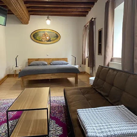 Apartment In Historic Town House *