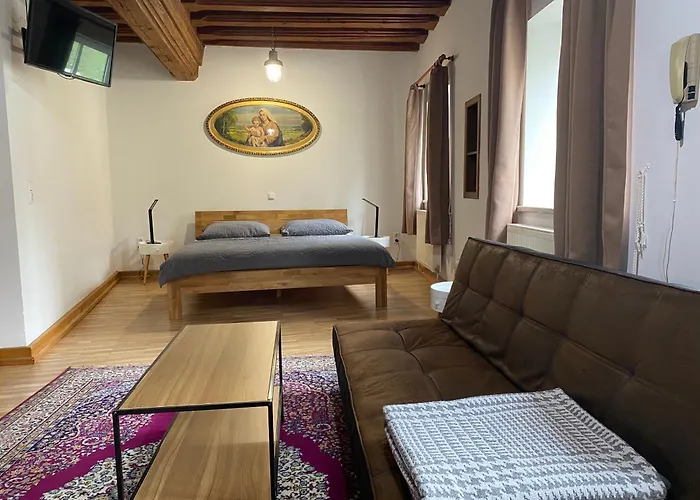 Apartment In Historic Town House *